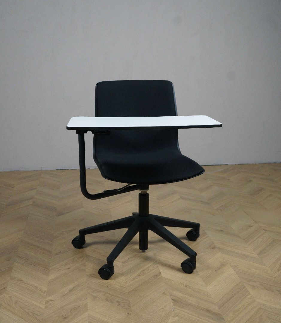 Four Sure 66 kontorstol i sort med hvidt integreret skrivebord.